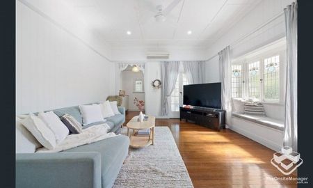 Quintessential Queenslander with a Modern Twist! - Photo 5