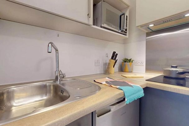 Studio to rent - Photo 1