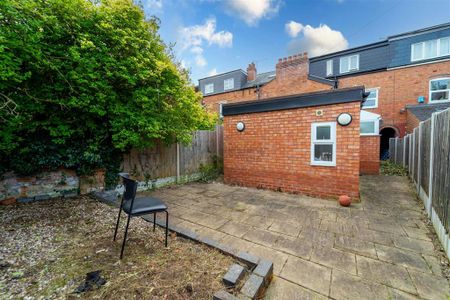 8 bedroom house to rent - Photo 2