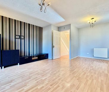 Village Close - Photo 3