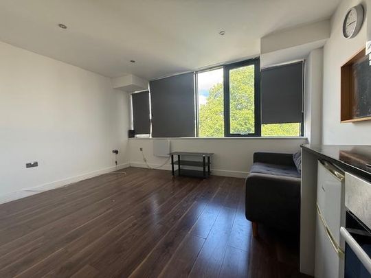 Studio to rent - Photo 1