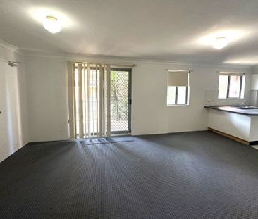 Convenient Two-Bedroom Unit near Westfield's Shopping Center - Photo 4