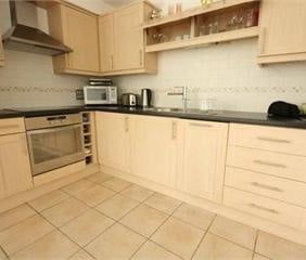 2 Bed Flat, Brentford, TW8 - Photo 5
