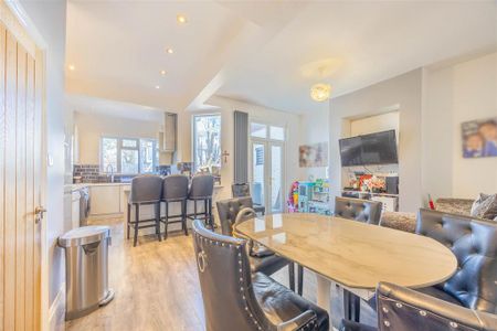 4 bedroom terraced house to rent - Photo 2