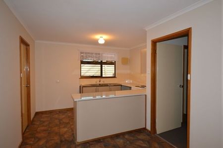 Family Home on the West side - Photo 3