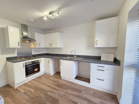 2 Bed Semi Detached House - Photo 5