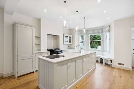 An elegant & beautifully presented five bedroom Victorian house - Photo 4