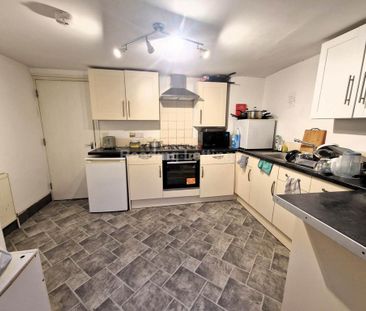 1 bedroom in a house share to rent - Photo 5