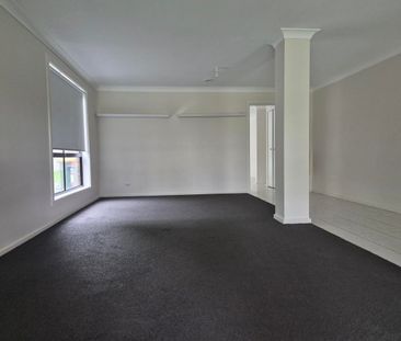 FRESH, SPACIOUS & READY TO CALL HOME - Photo 3