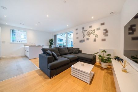 West Parkside, London, SE10 - Photo 2