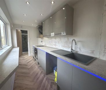 3 bedroom end of terrace house to rent - Photo 5