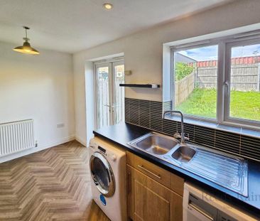 3 bedroom semi-detached house to rent - Photo 5