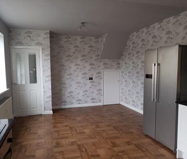 2 bedroom semi-detached house to rent - Photo 4