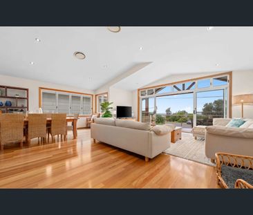 Beachfront 5 Bedroom Family Home with Pool at Redhead - Photo 3