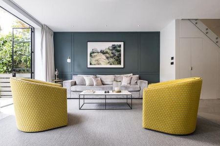 2 bedroom mews to rent - Photo 2