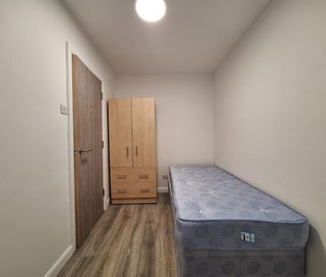 Hertford Road, Enfield EN3, London - Photo 3