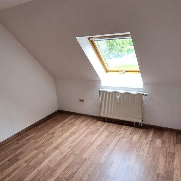 Wohnen a.d. Land? Vermiete DG- 3-Ra. -Wg. i. genialer zentr. Lage - Photo 1