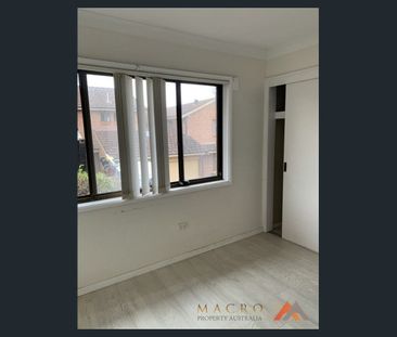 Stunning and Spacious 3 bedroom Townhouse at the heart of Hurstville - Photo 2