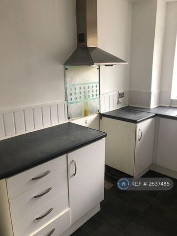 2 bedroom semi-detached house to rent - Photo 4