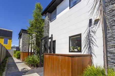 City living 1 x bedroom apartment fully furnished. - Photo 2