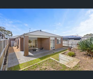 38 Greyjoy Rd, Charlemont, Vic 3217 - Photo 3