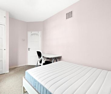 3 bedroom flat to rent - Photo 1