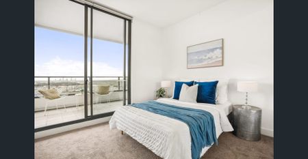 Mirvac Apartment with Panoramic Water Views - Photo 3