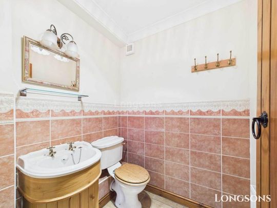 4 bedroom detached house to rent - Photo 1