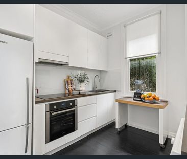 Impressively Stylish & Private Apartment - Photo 5