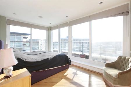 2 bedroom flat in Smugglers Way - Photo 3