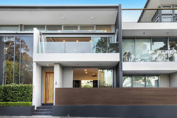 Luxurious Waterfront Residence on the Shores of Blackwattle Bay&comma; Tranquil Cul-De-Sac Enclave - Photo 1