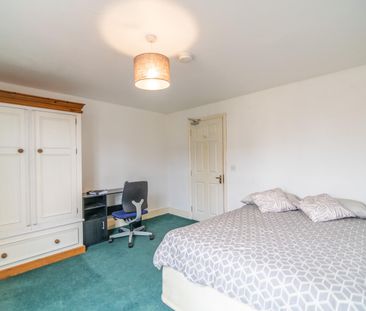 6, Neville Terrace - Photo 6