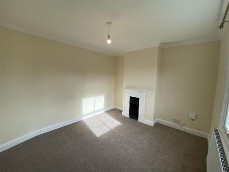 4 bedroom detached house to rent - Photo 3