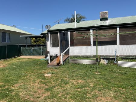 THREE BEDROOM HOUSE IN SOUTH TAMWORTH - Photo 5