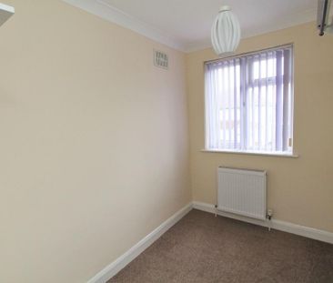 3 bedroom semi-detached house to rent - Photo 6