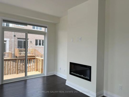 Condo Townhouse For Lease | E9231461 - Photo 1