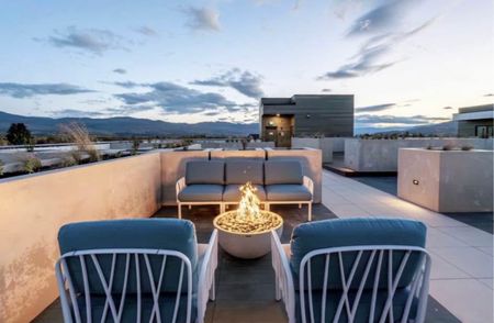 STUDIO AT FIVE CROSSINGS - Photo 3