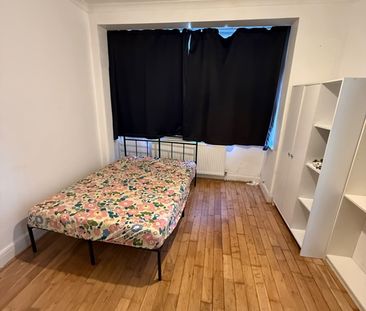 Room in a Shared House, Whites Avenue, IG2 - Photo 2