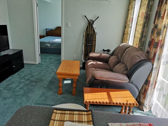 Bright, Fully Furnished 1-Bed Flat in Mornington - Photo 1