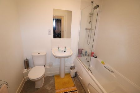 THE BASE - BRENTWOOD - Photo 2