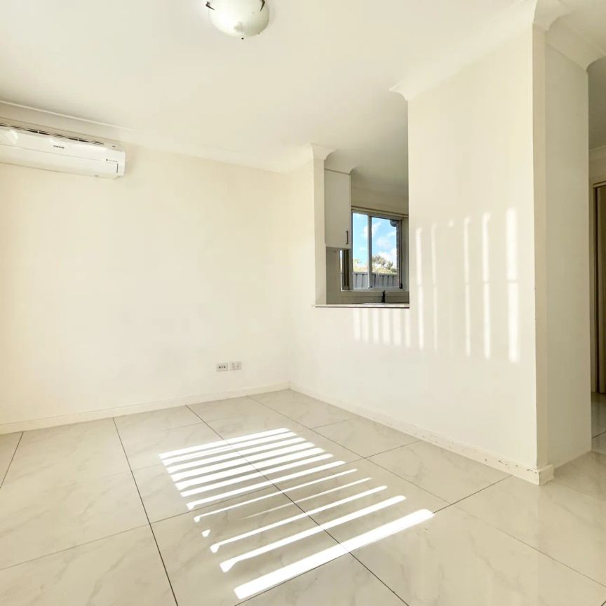 Private and peaceful three-bedroom granny flat in a highly convenient setting - Photo 1