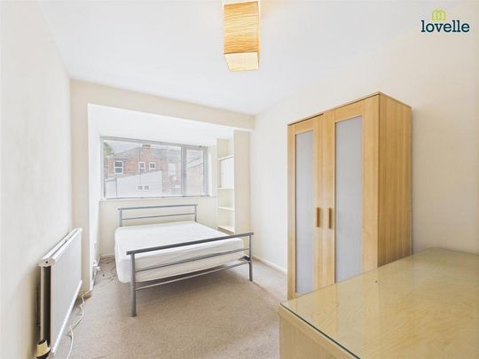 4 bedroom terraced house to rent - Photo 1