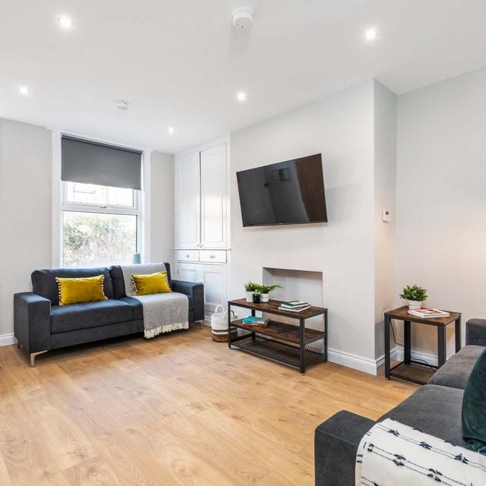 6 bedroom house to rent - Photo 1