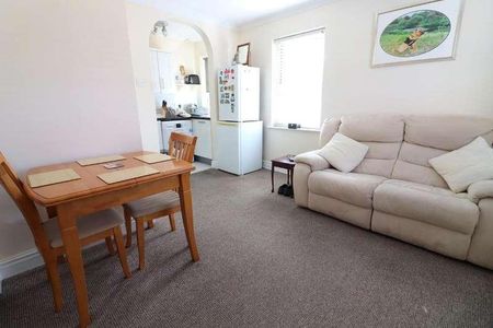 Bedford Road, Barton Le Clay, Bedfordshire, MK45 - Photo 3