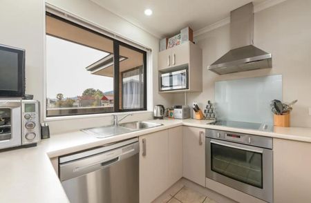 Modern and Sunny 2 Bedroom plus Office Home - Photo 5