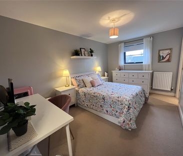 Sunderland Place, Farnborough, GU14 - Photo 6