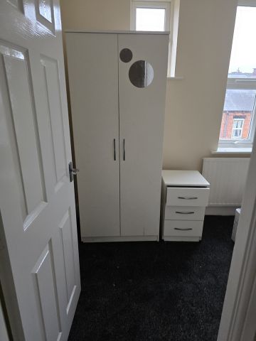 2 Bed Flat, Leeds, LS8 - Photo 2