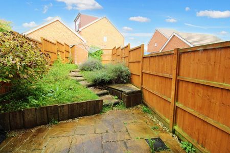 2 bedroom end of terrace house to rent - Photo 5