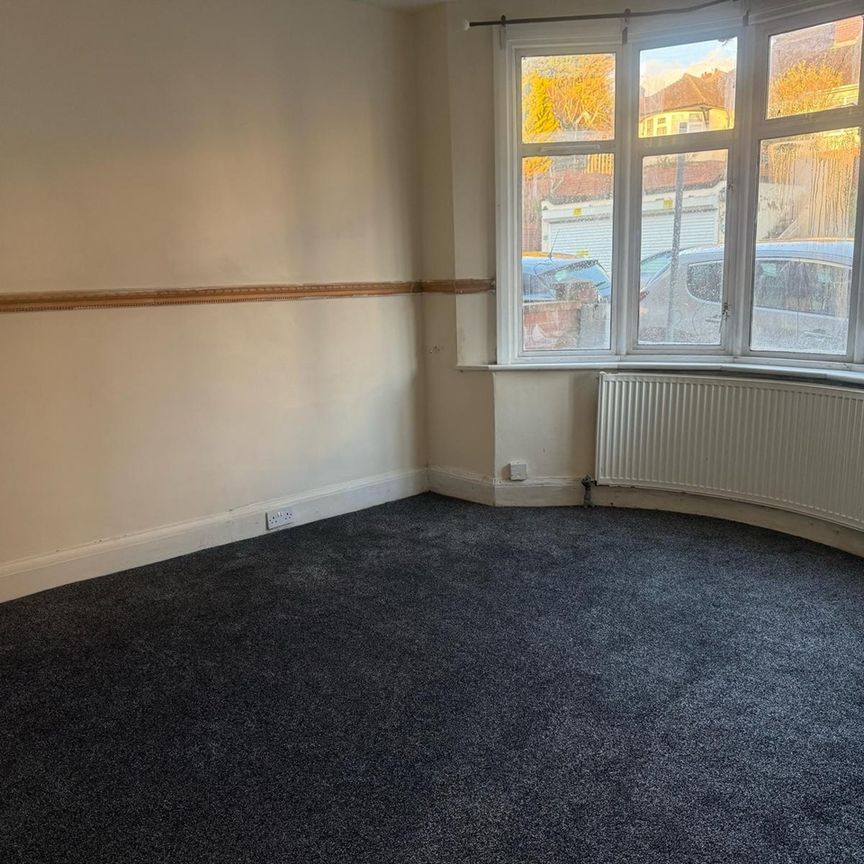 2 Bed Semi-Detached House, Talbot Road, LU2 - Photo 1