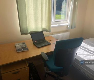 1 bedroom in a flat share to rent - Photo 5